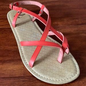 Strap sandals